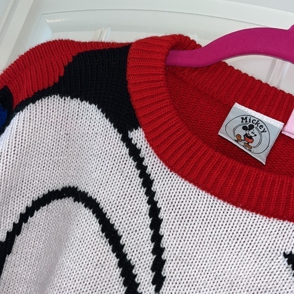 VINTAGE Disney Mickey&Co Donald Duck sweater made in Hong Kong size small - Picture 4 of 15